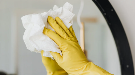 How to Clean Glass and Mirrors Without Streaks in 5 Easy Steps